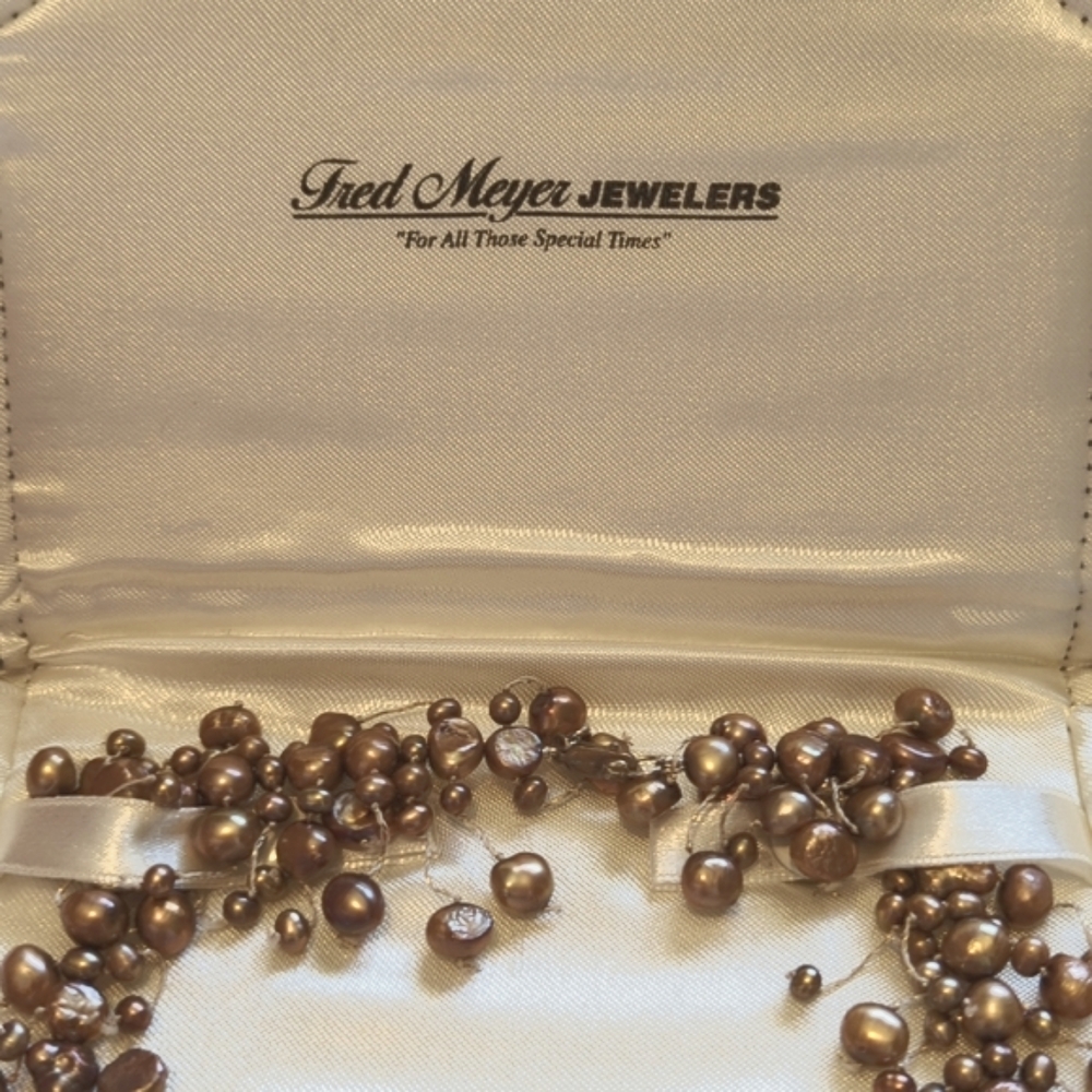Stunning Chocolate Pearl Necklace 17in. - Picture 3 of 8
